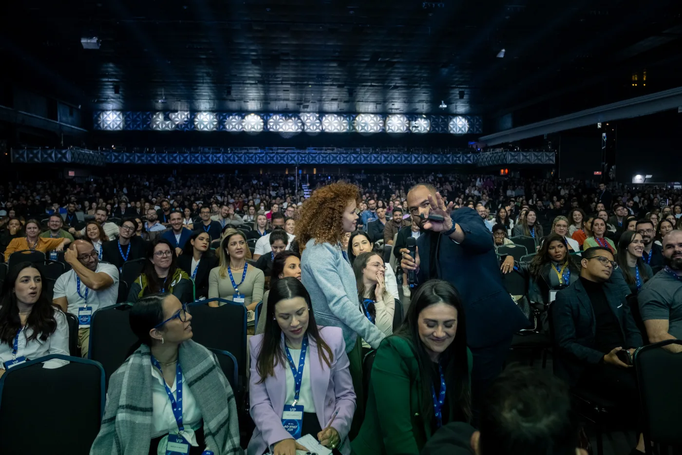 Ricardo Voz interagindo com a plateia